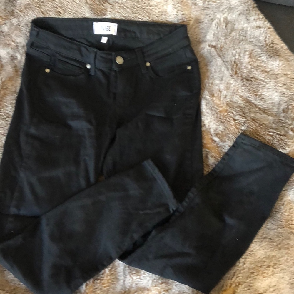 Paige verdugo crop. Size 28